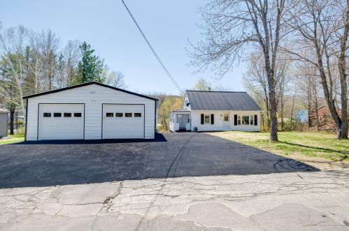 215 Oak St, Rumford, ME 04276 exterior