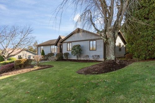 4 Carriage Way, Johnston, RI 02904 exterior