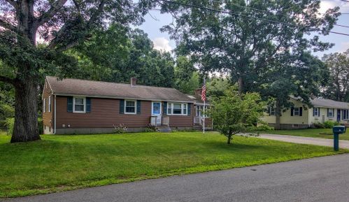 28 General Pulaski Dr, Salem, NH 03079 exterior