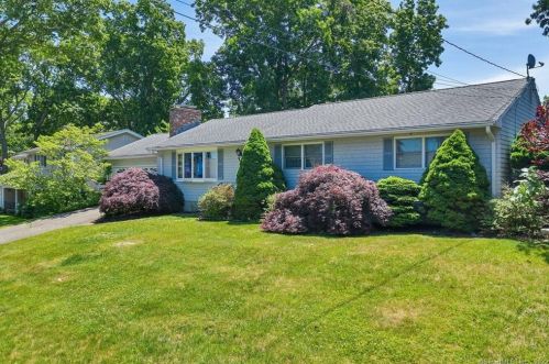 94 Fenwood Dr, Fenwick, CT 06475 exterior