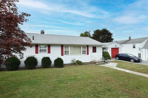 41 Scituate Ave, Johnston, RI 02919 exterior