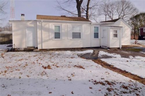 1 Ipswich St, Johnston, RI 02919 exterior