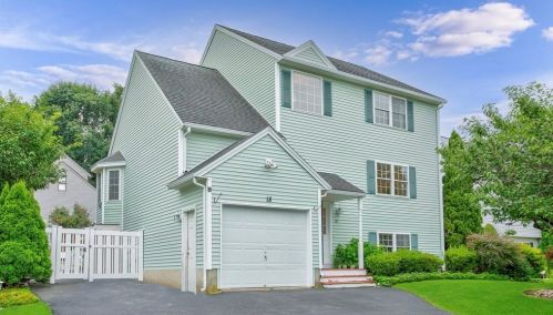 18 Westview Cir, Peabody, MA 01960 exterior