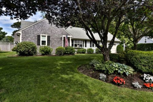 17 Sea Meadow Cir, Centerville, MA 02632 exterior