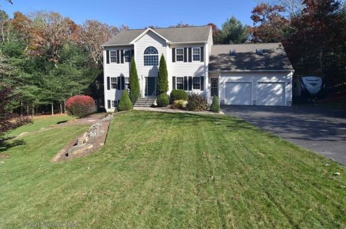 54 Moraine Ct, Wakefield, RI 02879 exterior