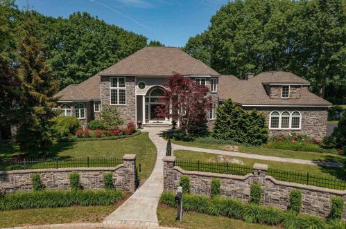 340 Odiorne Point Rd, Portsmouth, NH 03801 exterior