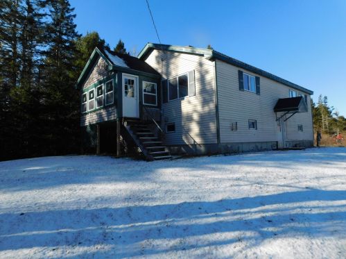 938 Tar Ridge Rd, Springfield, ME 04487 exterior
