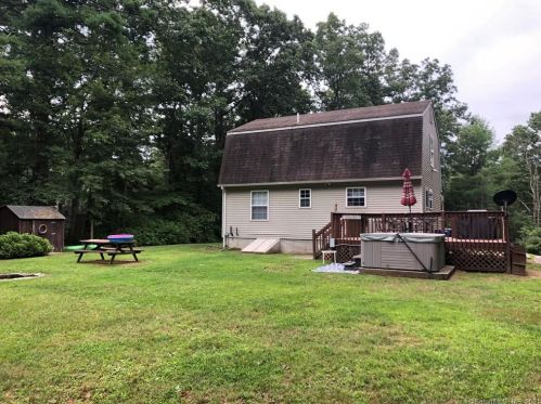 70 Griswold Dr, Norwich, CT 06351 exterior