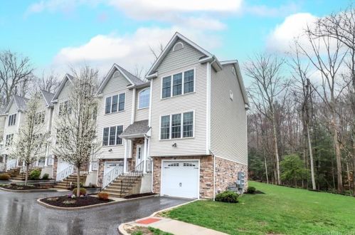 26 Old Oak Dr, Brookfield-Center, CT 06804 exterior