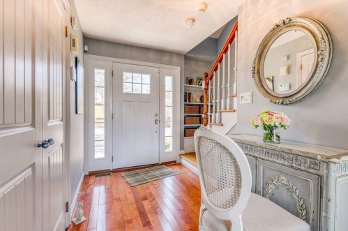 430 Nanaquaket Rd, Tiverton, RI 02878 exterior