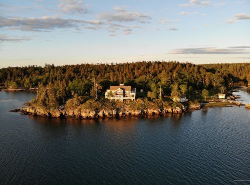 216 Zekes Point Rd, Vinalhaven, ME 04863 exterior