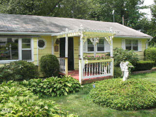 11 Castle Hill Dr, Bethel, CT 06801 exterior