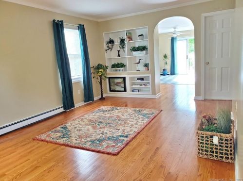 39 Nash Pl, Norwalk, CT 06854 exterior