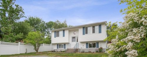 25 Aroostook Trl, South Kingstown, RI 02882 exterior