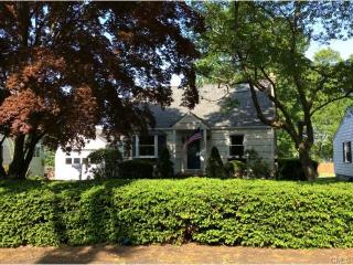 73 Walter Ave, Norwalk, CT 06851 exterior