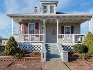 723 Manville Rd, Woonsocket, RI 02895 exterior