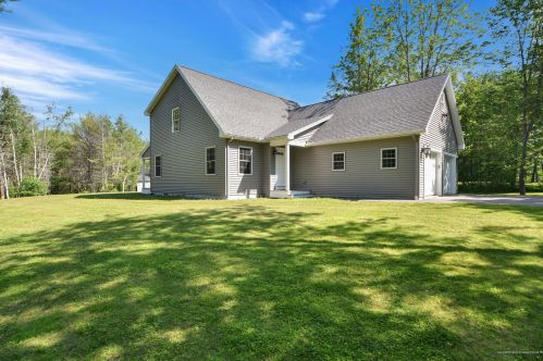 350 Middlesex Rd, Topsham, ME 04086 exterior