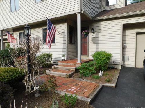 84 The Laurels, Enfield, CT 06082 exterior