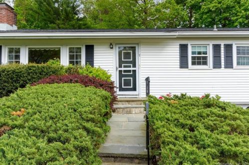 7 Pink Cloud Ct, Norwalk, CT 06851 exterior