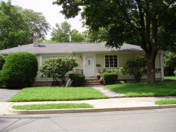 129 Selwyn Rd, Newton, MA 02461 exterior