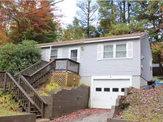 39 Yorkshire Cir, Brattleboro, VT 05301 exterior