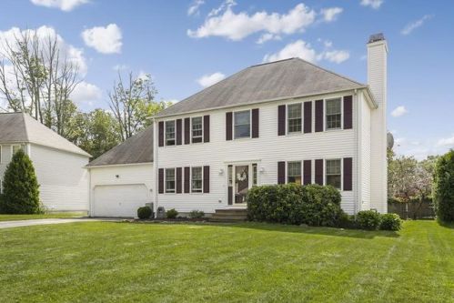 4 Beverly Rd, Shrewsbury, MA 01545 exterior