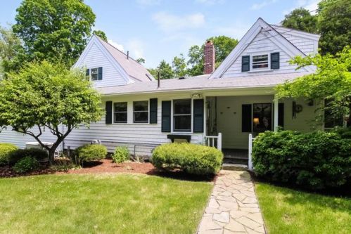 732 Main St, Dennis, MA 02638 exterior