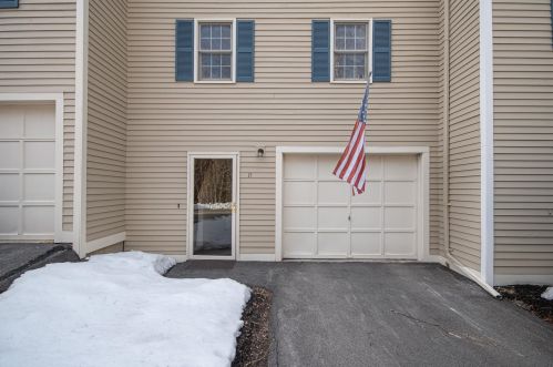 17 Fords Landing Dr, Dover, NH 03820 exterior