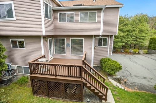 24 Cavendish Cir, Salem, MA 01970 exterior