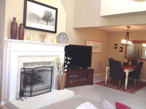 12 Fallsbrook Cir, Upper Stepney, CT 06468 exterior