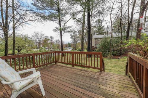 184 Fieldstone Dr, Londonderry, NH 03053 exterior
