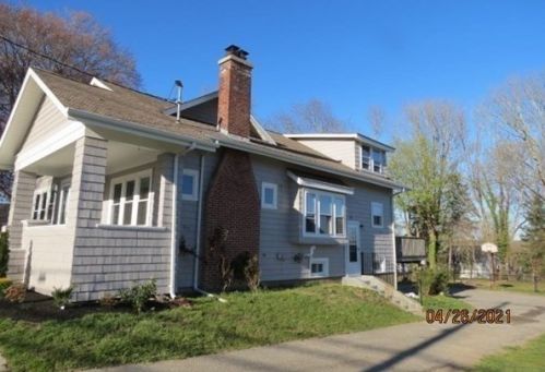 2038 County St, Fall River, MA 02726 exterior