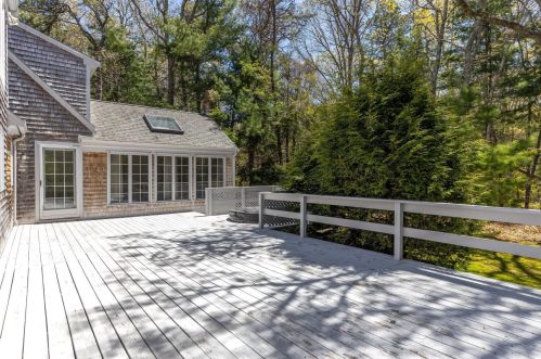 11 Bay Rd, Cotuit, MA 02635 exterior