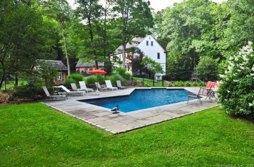 33 Sentry Hill Rd, Roxbury, CT 06783 exterior