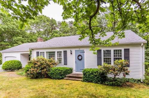 33 Bent Bluff Ln, Yarmouth, MA 02675 exterior