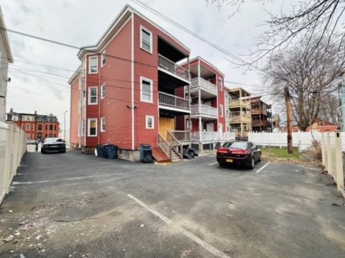 663 Columbia Rd, Roxbury Xing, MA 02125 exterior
