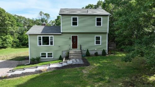 5 Sesame St, Westerly, RI 02891 exterior