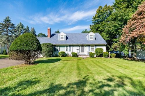 38 Locust Ln, Stamford, CT 06905 exterior