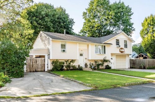 81 Allen Ave, Warwick, RI 02889 exterior