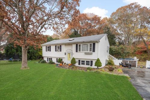 8 Tonkawa Ave, Westerly, RI 02891 exterior