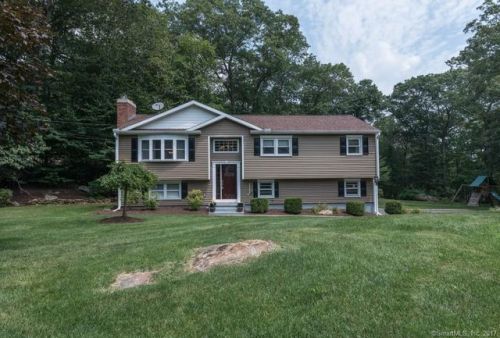 9 Oriole Ct, Huntington, CT 06484 exterior