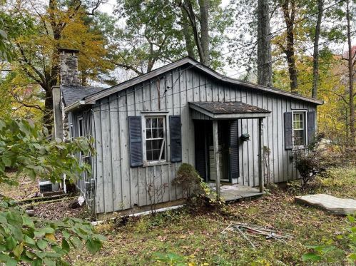 7 Sunset Trl, Upper Stepney, CT 06468 exterior