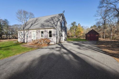 710 Wakeby Rd, Marstons Mills, MA 02648 exterior