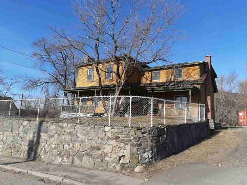 185 Main St, Colebrook, NH 03576 exterior