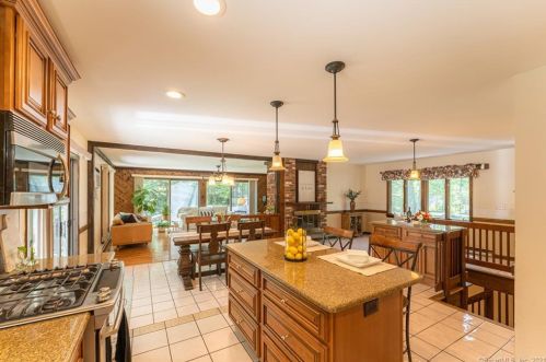 38 Dogwood Dr, Norwich, CT 06351 exterior