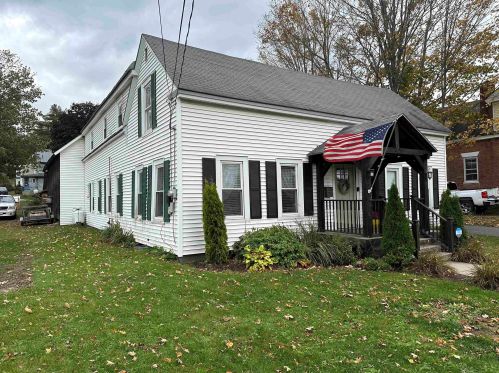 92 Main St, Unity, NH 03773 exterior