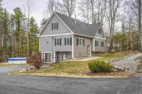 82 Lesnyk Rd, Goffstown, NH 03045 exterior