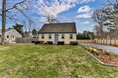 21 Chatham Ln, Mashpee, MA 02649 exterior