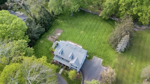 36 Pond Rd, Ridgefield, CT 06877 exterior