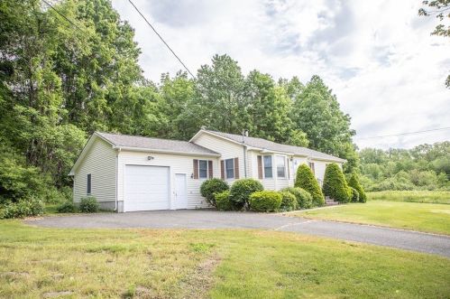 1 Clark Ln, Easthampton, MA 01027 exterior